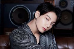 Jungkook (BTS), Tzuyu (Twice) và loạt nghệ sĩ 'suýt nữa thì' không debut