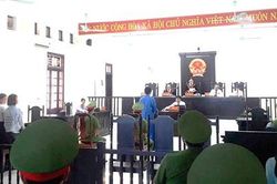 'Sập bẫy' người làng