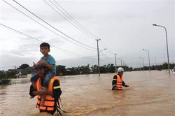 Hãy mở rộng tấm lòng, sẵn sàng giúp đỡ người gặp nạn