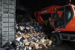 Hà Nội: Tiêu hủy lô nước hoa giả mạo nhãn hiệu trị giá gần 8 tỷ đồng
