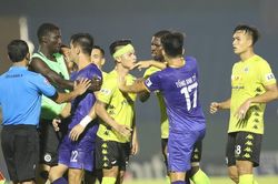 Những vết gợn trên đường đua vô địch của Hà Nội FC