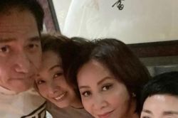 'Vi Tiểu Bảo' Lương Triều Vỹ hội ngộ 3 người vợ sau 36 năm