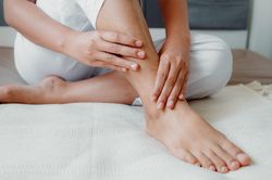 Chứng phù nề cảnh báo vấn đề sức khỏe gì?