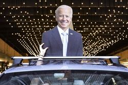 2 sắc thái đối lập của nước Mỹ ngày ông Biden thắng cử