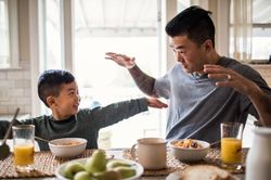 Không 'đóng thế' khi trẻ trả lời