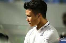Quang Hải và đồng đội thất thần, mắt đỏ hoe khi Hà Nội tuột ngôi vô địch