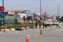Xe máy cố vượt đèn đỏ gây tai nạn khiến 1 người tử vong, 2 người nguy kịch