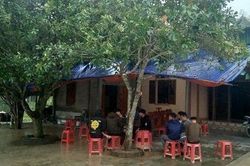 Người thân nóng lòng chờ thi thể nạn nhân trong vụ tai nạn ở Campuchia