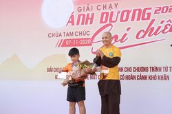 Hà Nam : 'Ánh dương soi chiếu' gây quỹ cho đôi mắt sáng