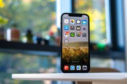iPhone 12 cải thiện đáng kể về khả năng chịu va chạm và rơi từ trên cao