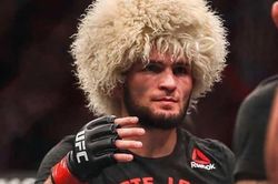 Người thân không hài lòng với quyết định giải nghệ của Khabib