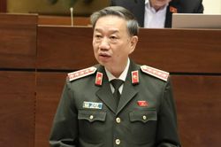 Bộ trưởng Công an: 'Xem xét xử lý hình sự cán bộ dùng giấy tờ giả'