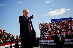Tổng thống Trump muốn tiếp tục vận động dù thất bại bầu cử