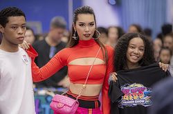 Siêu mẫu Hà Anh diện trang phục táo bạo, trổ tài catwalk khiến người mẫu trẻ trầm trồ