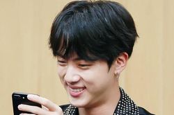 BTS bóc mẽ nhau trong nhóm chat, ARMY có ngỡ ngàng?