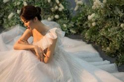 Hậu lùm xùm, Á hậu Thụy Vân 'come back' trong váy cưới siêu xinh