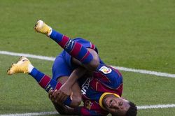 Barcelona mất 'thần đồng' Fati dài hạn