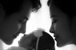 Đông Nhi chính thức ra mắt tiểu công chúa nhân kỷ niệm 1 năm ngày cưới