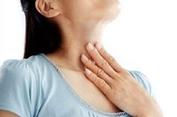 Ăn nhanh, nuốt vội, người phụ nữ bị xương cá đâm thủng ruột
