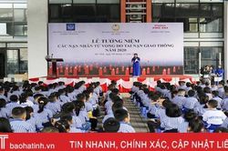 Thầy trò Trường Albert Einstein tưởng niệm nạn nhân tử vong vì TNGT