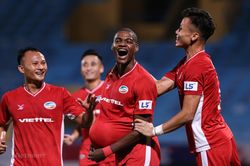 Viettel vô địch V-League 2020: 'Nhà vua' đứng giữa những lằn ranh