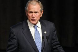 Cựu Tổng thống George Bush điện chúc mừng ông Biden, đánh giá bầu cử 'công bằng'
