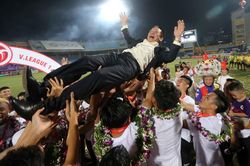 Hà Nội FC về nhì, bầu Hiển bảo: 'Quan trọng là vô địch trong lòng người hâm mộ'