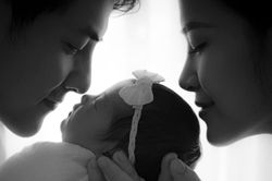 Đông Nhi công khai hình ảnh con gái và tiết lộ tên thật