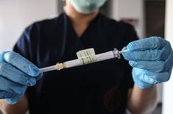 Vaccine COVID-19 mới cho hiệu quả đến 90%