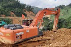 Ngăn đập, nắn dòng để tìm kiếm các nạn nhân mất tích tại Rào Trăng 3