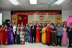 Bí thư Thành ủy Vương Đình Huệ dự Ngày hội Đại đoàn kết toàn dân tộc tại quận Tây Hồ