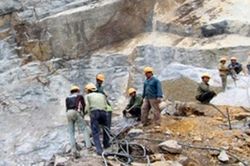 Tai nạn lao động thương tâm: Hai công nhân tử vong do bị đá rơi vào người
