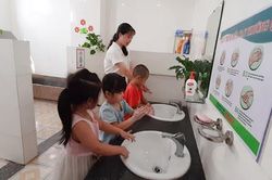 Cách chăm sóc trẻ mắc tay-chân-miệng tại nhà