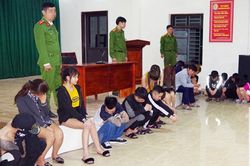 Bắt quả tang hàng chục đối tượng tổ chức sử dụng ma túy, mua bán dâm và đánh bạc trong khách sạn