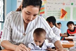Bộ trưởng Phùng Xuân Nhạ gửi lời chia buồn tới gia đình cậu bé K'Rễ