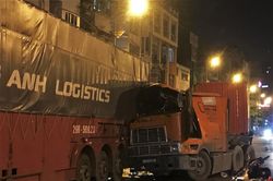 Tài xế thoát chết sau tai nạn ở TP.HCM