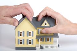Con bất hiếu, cha mẹ có đòi lại được tài sản cho tặng?