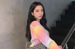 BlackPink chuộng mặc áo len đổi màu