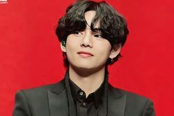 Năm 2020 V BTS là 'ông hoàng' iTunes, fancam, 'biểu tượng phong cách và sắc đẹp châu Á'