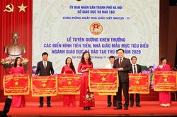 Tuyên dương, khen thưởng các điển hình tiên tiến, nhà giáo tiêu biểu