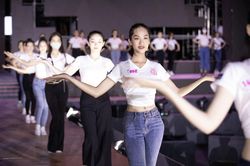 Lệ Quyên, Quang Dũng và top 35 sẽ trình diễn bùng nổ phần thi Người đẹp Thời trang tối nay