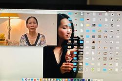Kim Hiền nghẹn ngào rơi nước mắt trước lễ cúng đặt bài vị sau hơn 100 ngày mất của mẹ