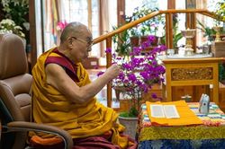 Phật tử Nga nghe Đức Dalai Lama thuyết pháp trực tuyến