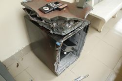 Giấu 600 triệu ở chuồng gà nhà vợ