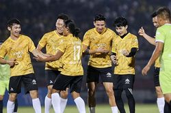 Quang Hải, Văn Hậu và Văn Toàn hút hàng vạn CĐV khi đá bóng với Jack
