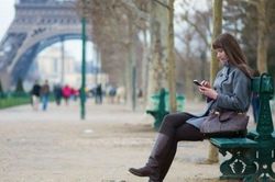 Pháp sẽ sớm trao giấy phép phổ tần 5G cho các nhà khai thác di động