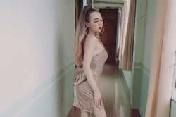 Ngoại hình nóng bỏng của cô vợ chuyển giới trong vụ ly hôn ồn ào mạng xã hội