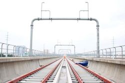 Gối dầm cầu cạn tuyến metro số 1 rơi khỏi đá kê không rõ nguyên nhân