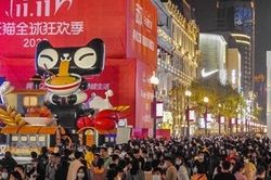 Bù lại COVID-19 không thể mua sắm, người Trung Quốc chi tiền kỷ lục trong Ngày độc thân 2020