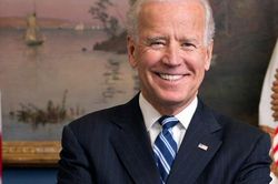 76 tuổi vẫn phong độ lịch lãm, ông Joe Biden để lộ bằng chứng nhiều lần phẫu thuật 'níu kéo tuổi xuân' từ cấy tóc, căng da đến cắt mí